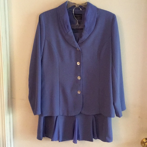 Willow Ridge suit - Picture 1 of 6
